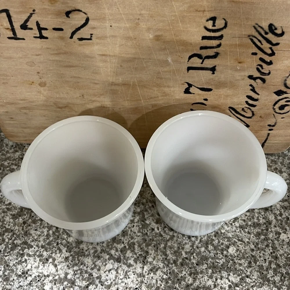 Set of 2 Vintage Milk glass mugs